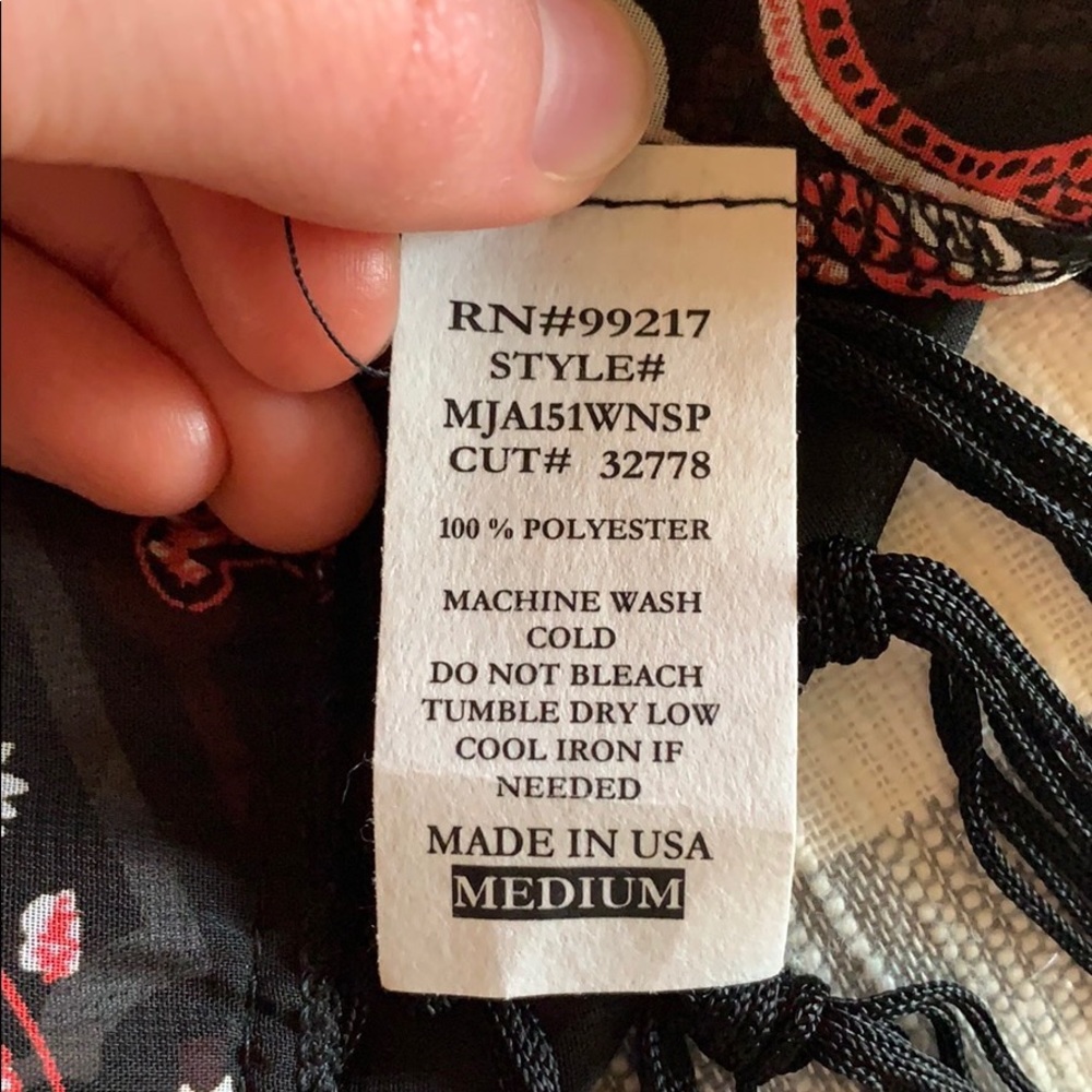 Black fringe kimono with pink and white detail - Picture 5 of 5